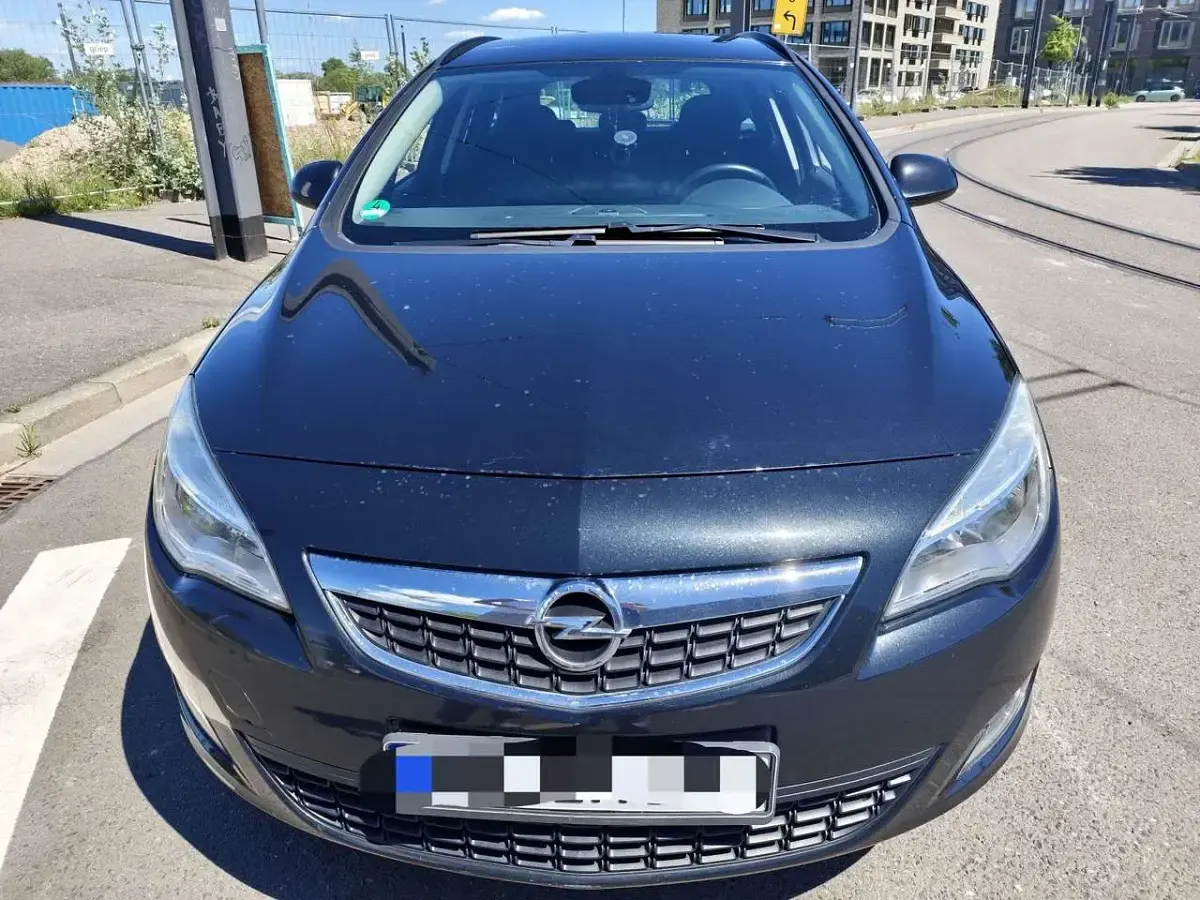 Gebraucht Opel Astra Design Edition 116 PS (85 kW) 2011 Schwarz Kombi