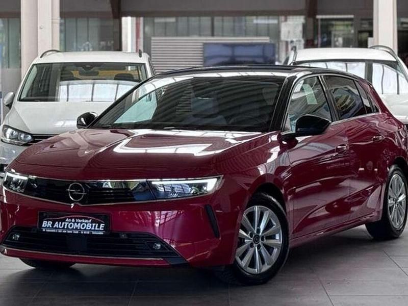 Chili rot/kardio rot Gebraucht 2023 Opel Astra Elegance Limousine | 23.990 € (Fairer Preis) - Bild 1/4