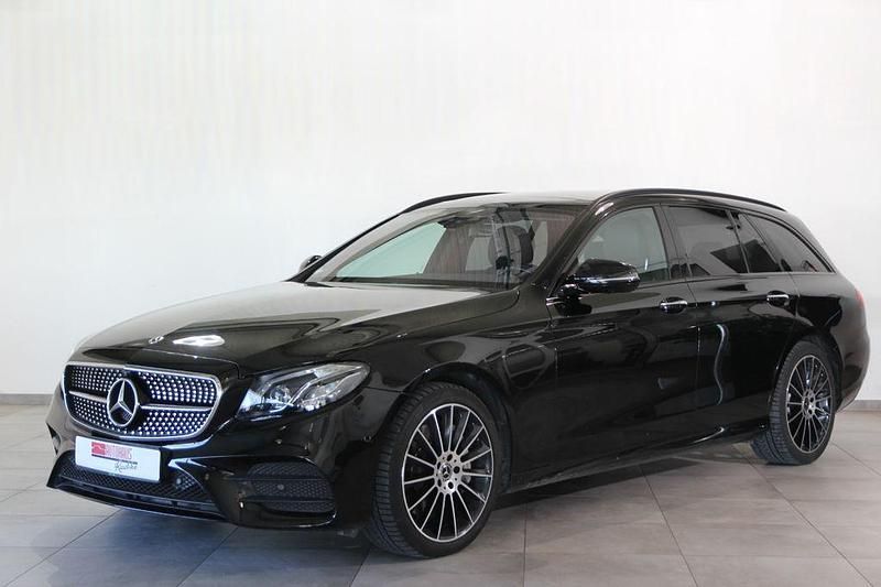 Schwarz Gebraucht 2019 Mercedes E400 AMG line Limousine | 31.990 € (Guter Preis) - Bild 1/4