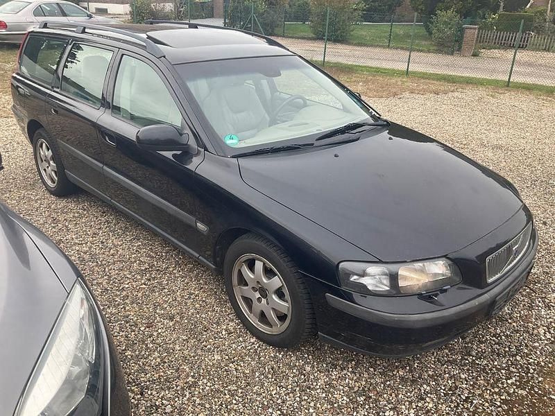 Blau Gebraucht 2002 Volvo V70 Comfort Kombi | 2.490 € (Fairer Preis) - Bild 1/4