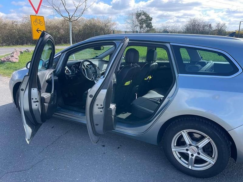 Gebraucht Opel Astra Active 131 PS (96 kW) 2013 Kombi