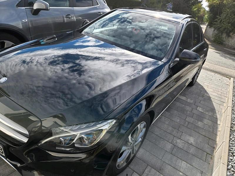 Schwarz Gebraucht 2017 Mercedes C350e Limousine | 24.999 € (Teuer) - Bild 1/4