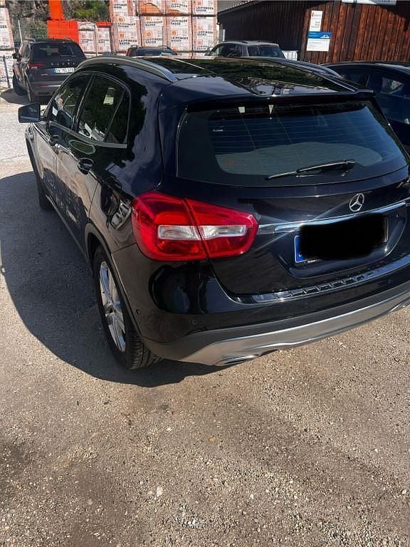 Gebraucht Mercedes GLA220 170 PS (125 kW) 2016 Schwarz SUV