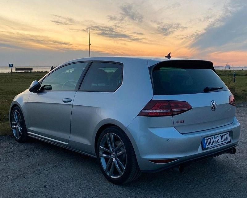 Silber Gebraucht 2014 VW Golf VII GTI Limousine | 14.900 € (Fairer Preis) - Bild 1/4