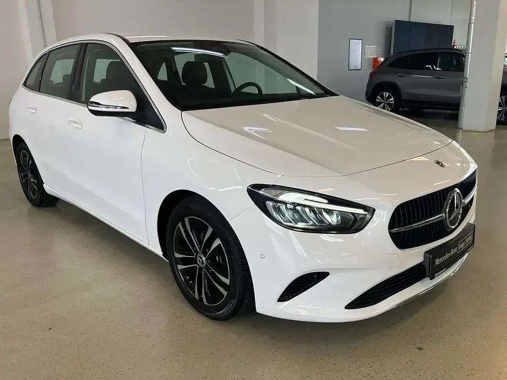 Gebraucht Mercedes B180 Progressive 136 PS (100 kW) 2025 Unilack polarweiß Kleinwagen