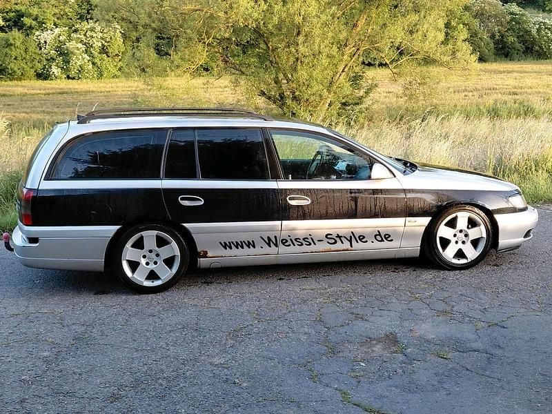 Silber Gebraucht 2002 Opel Omega Kombi | 899 € - Bild 1/4