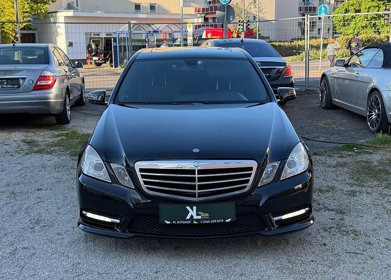 Second-hand Mercedes E350 211 CP (155 kW) 2011 Negru Berlinǎ