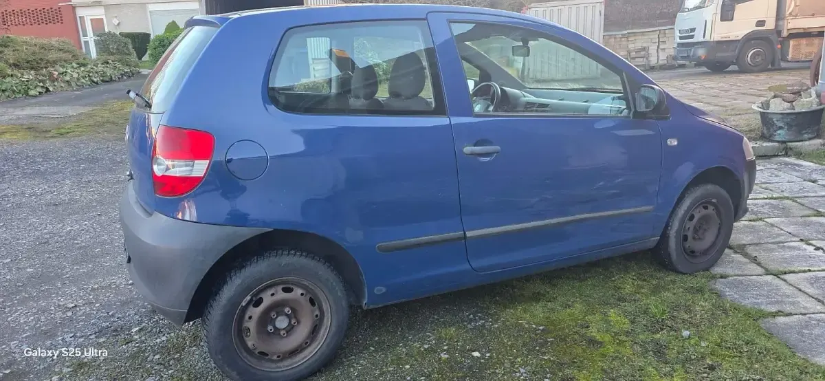 Second-hand VW Fox 58 CP (42 kW) 2006 Albastru Hatchback