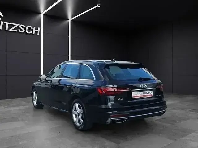 Gebraucht Audi A4 Advanced 190 PS (139 kW) 2020 Mythosschwarz metallic Kombi