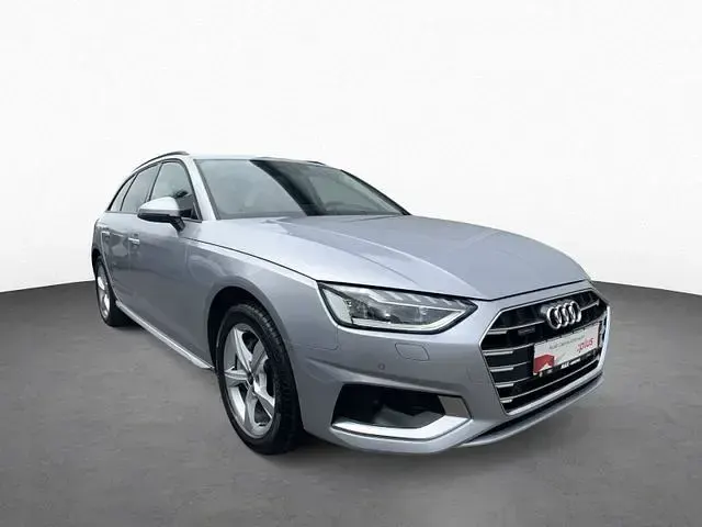 Używany Audi A4 Advanced 204 KM (150 kW) 2024 Srebrny Kombi