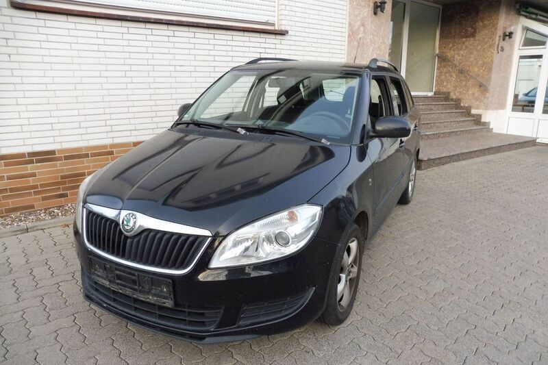 Schwarz Gebraucht 2010 Skoda Fabia Style Kombi | 1.500 € (Guter Preis) - Bild 1/4