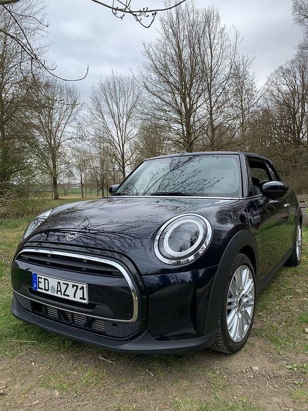 Używany Mini Cooper 136 KM (100 kW) 2024 Czarny Hatchback