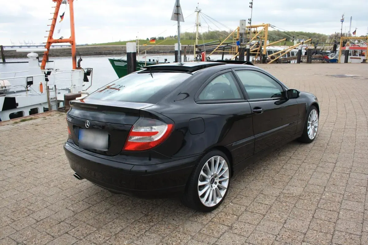 Gebraucht Mercedes C230 204 PS (150 kW) 2007 Schwarz Coupé