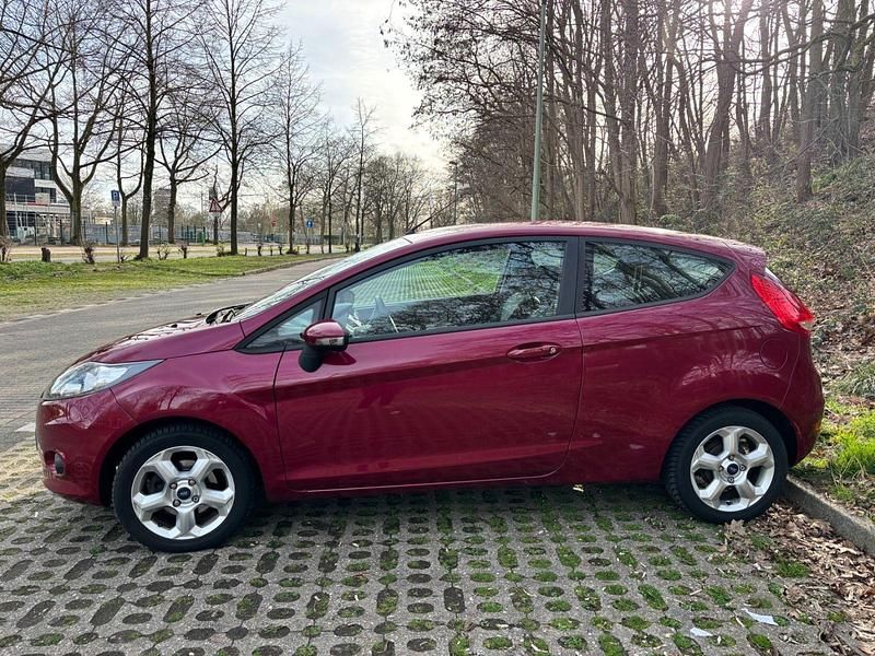 Gebraucht Ford Fiesta 82 PS (60 kW) 2009 Rot Kleinwagen