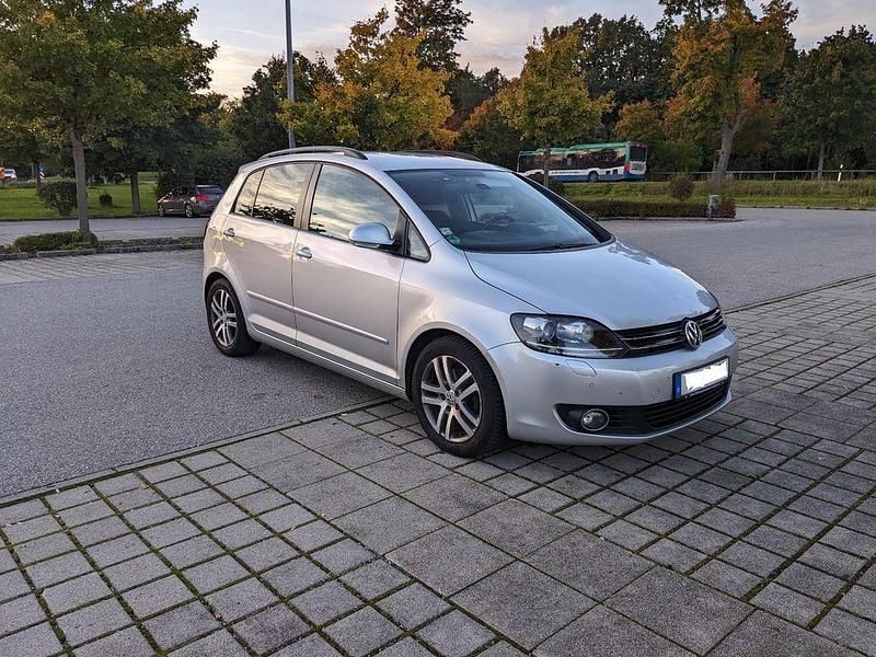 Silber Gebraucht 2009 VW Golf Plus Comfortline Van / Kleinbus | 5.475 € (Fairer Preis) - Bild 1/4