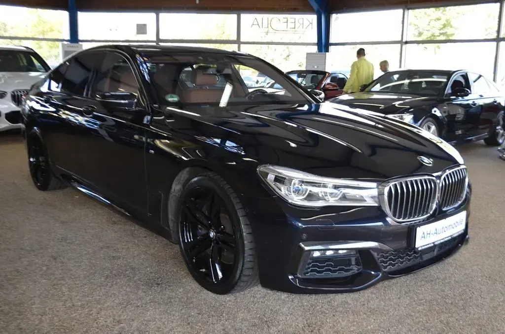 Gebraucht BMW 750L M Sport 400 PS (294 kW) 2018 Azuritschwarz metallic Limousine