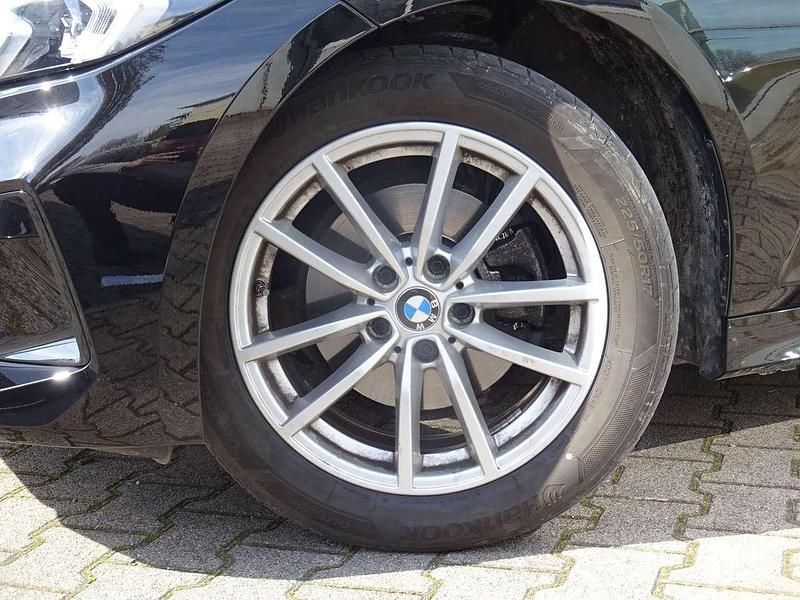 Gebraucht BMW 320 184 PS (135 kW) 2023 Schwarz uni Limousine