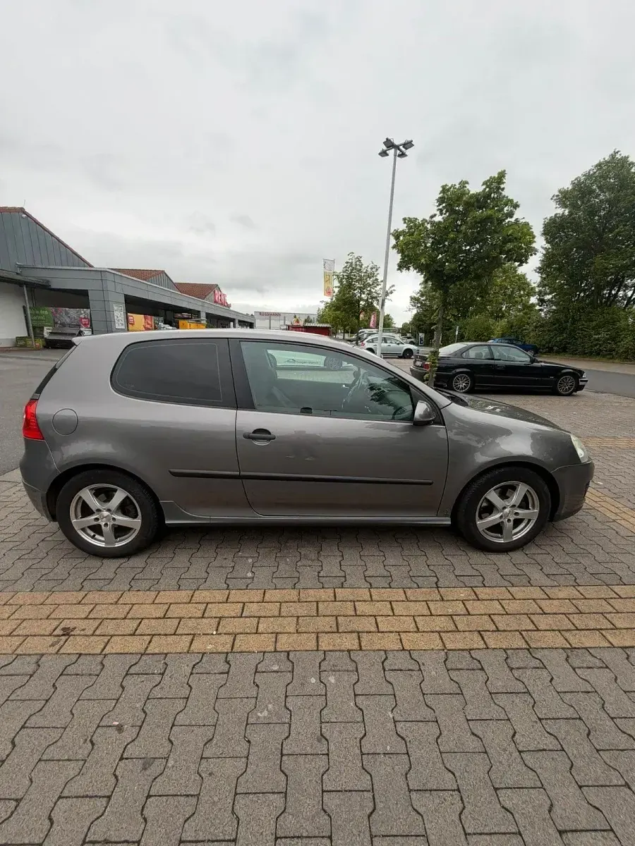 Używany VW Golf 115 KM (84 kW) 2004 Szary Coupe