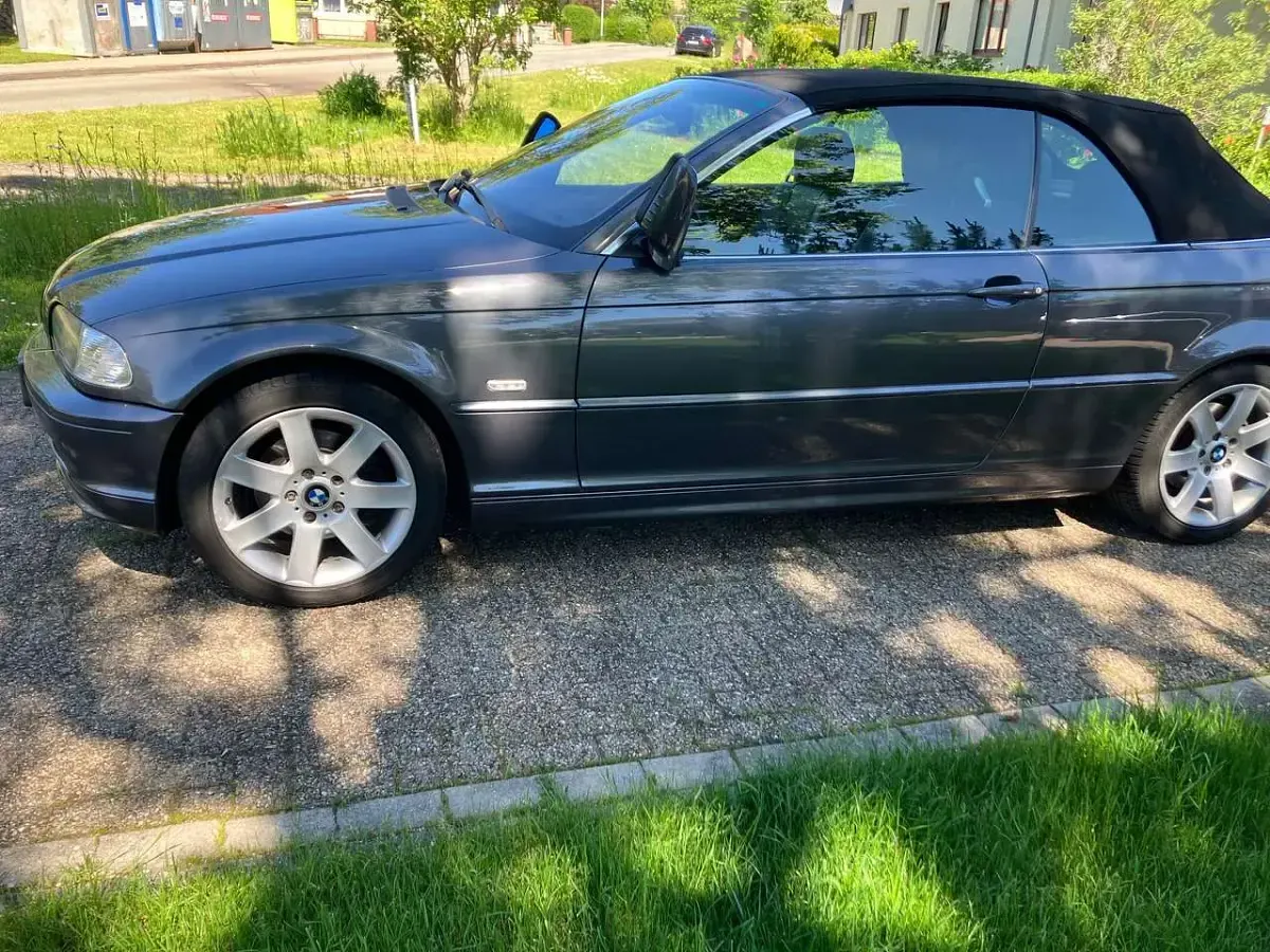 Gebraucht BMW 325 Cabriolet 192 PS (141 kW) 2001 Grau Cabrio