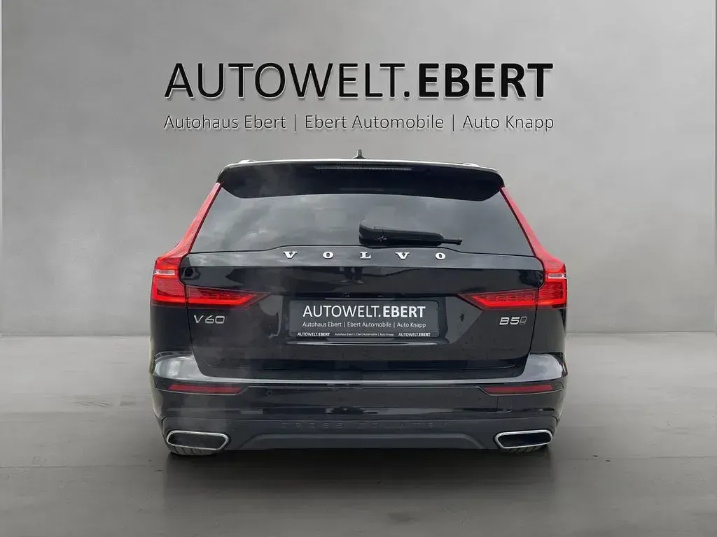 Gebraucht Volvo V60 CC Pro 250 PS (183 kW) 2021 Schwarz Kombi