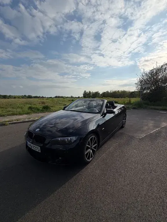 Gebraucht BMW 320 Cabriolet 177 PS (130 kW) 2010 Schwarz Cabrio