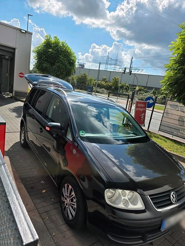 Schwarz Gebraucht 2005 VW Touran Van / Kleinbus | 2.600 € (Fairer Preis) - Bild 1/4