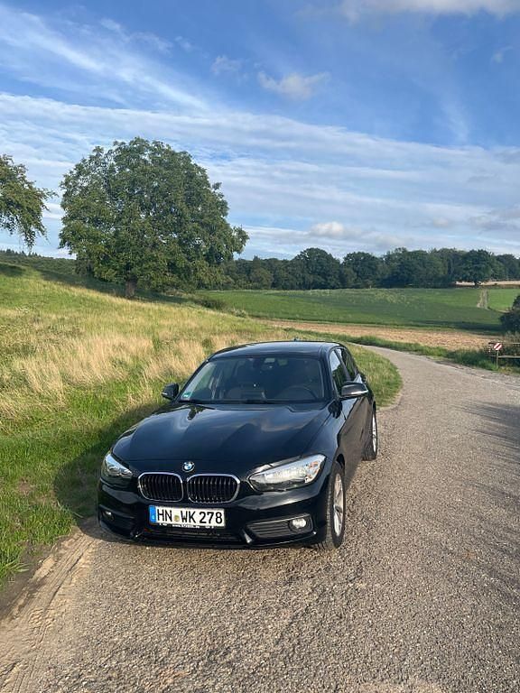 Schwarz Gebraucht 2017 BMW 118 Kleinwagen | 16.000 € (Etwas zu teuer) - Bild 1/4