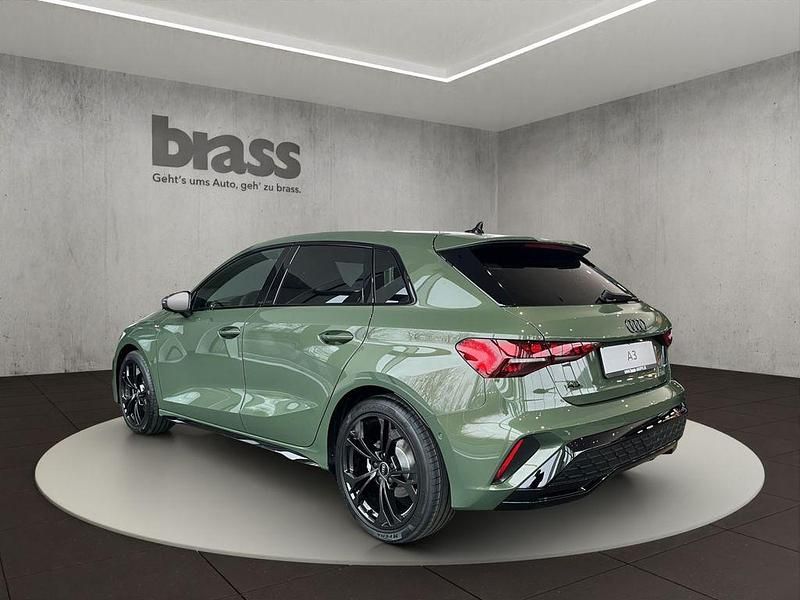 Neu Audi A3 S-Line 204 PS (150 kW) 2026 Grün Limousine