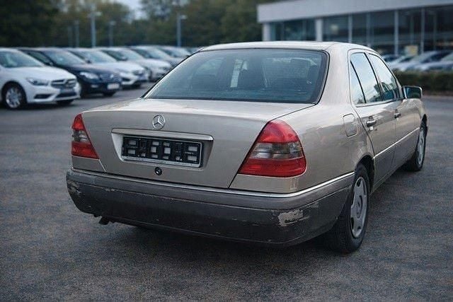Gebraucht Mercedes C180 Elegance 122 PS (89 kW) 1995 Silber Limousine