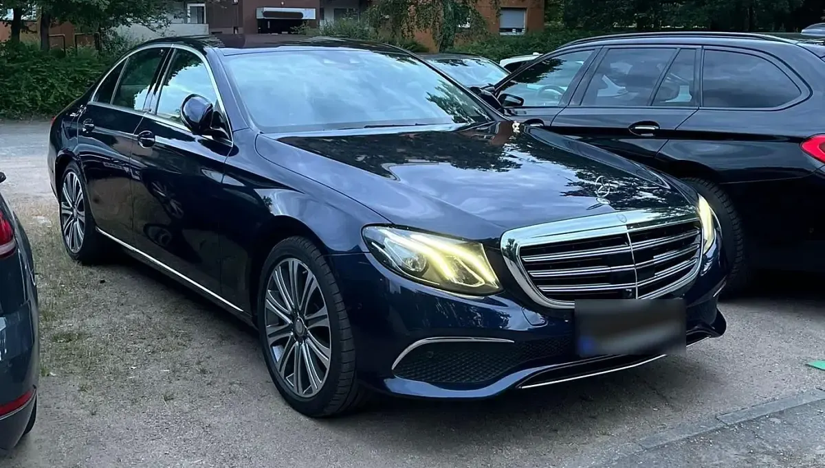 Gebraucht Mercedes E350 Exclusive 258 PS (189 kW) 2016 Blau Limousine