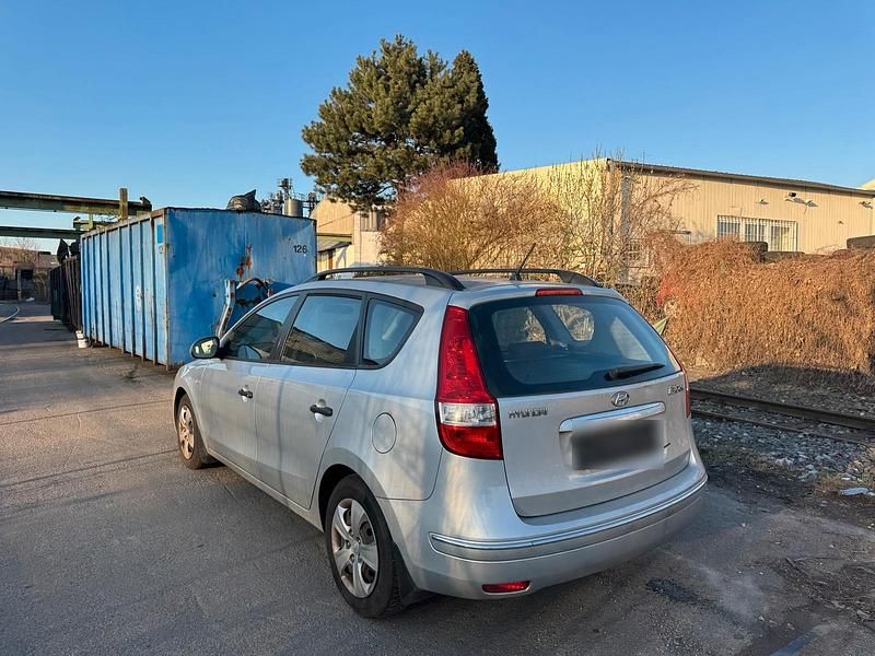 Gebraucht Hyundai i30 109 PS (80 kW) 2009 Grau Kombi