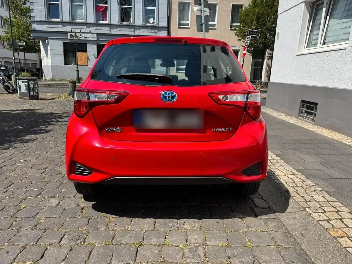 Gebraucht Toyota Yaris Comfort 101 PS (74 kW) 2017 Rot Kleinwagen