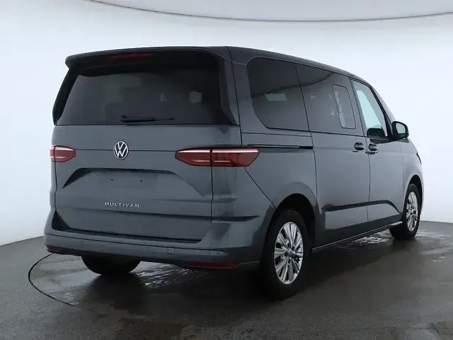 Usata VW Multivan Basis 150 CV (110 kW) 2024 Grigio Monovolume