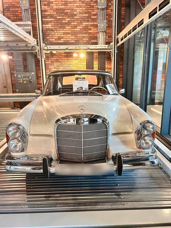 Gebraucht 1966 Mercedes W111 SE Cabrio | 99.000 € - Bild 1/4