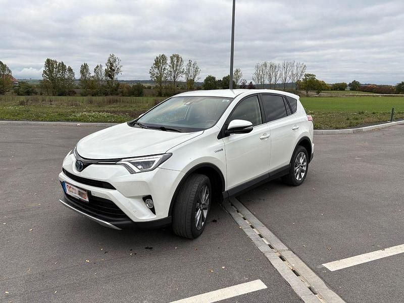 Gebraucht Toyota RAV4 Edition 197 PS (144 kW) 2016 Weiß SUV