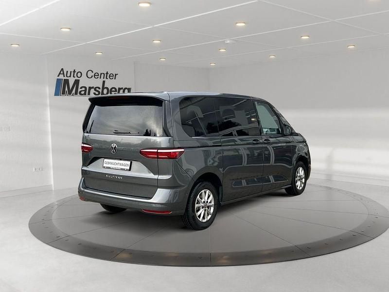 Gebraucht VW Multivan Life 150 PS (110 kW) 2025 Grau Van