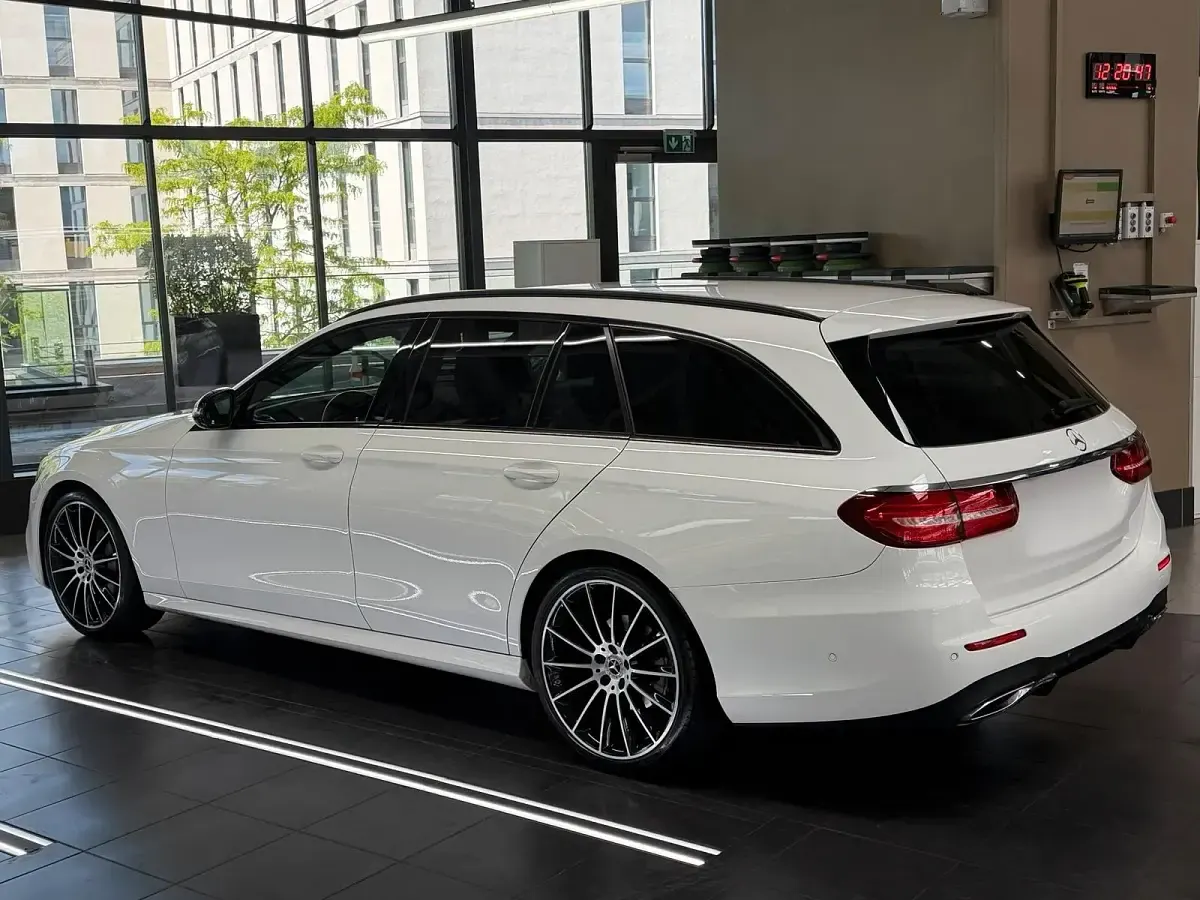 Gebraucht Mercedes E300 AMG line 245 PS (180 kW) 2019 Weiß Kombi