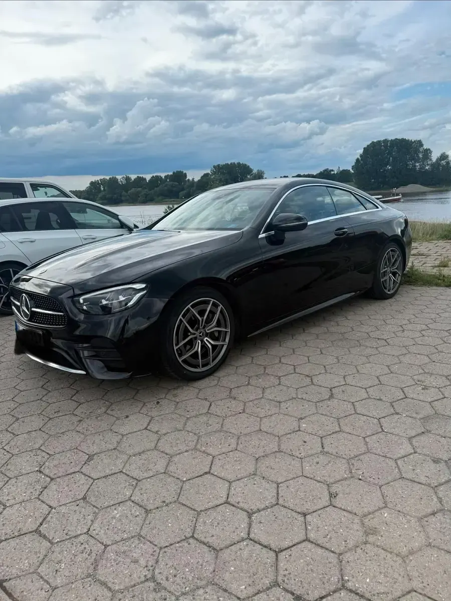 Gebraucht Mercedes E300 258 PS (189 kW) 2022 Schwarz Coupé