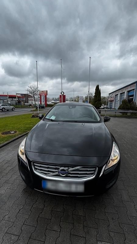 Second-hand Volvo V60 114 CP (83 kW) 2012 Negru Break