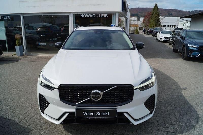 Gebraucht Volvo XC60 Plus 197 PS (144 kW) 2022 Weiß SUV