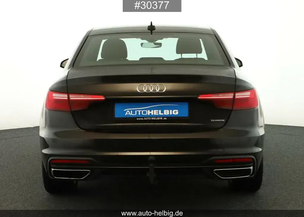 Używany Audi A4 Advanced 204 KM (150 kW) 2023 Czarny Sedan/Limuzyna