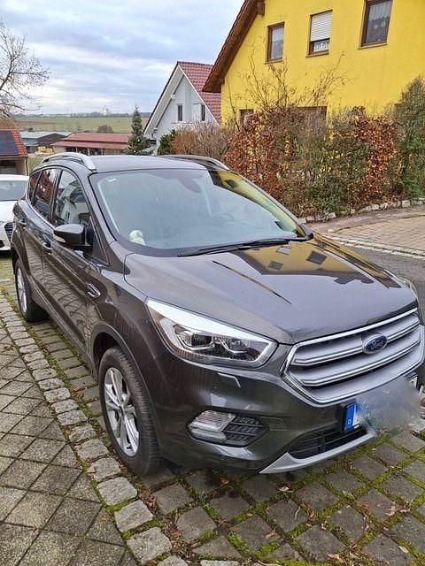 Gebraucht Ford Kuga Titanium 150 PS (110 kW) 2018 Grau SUV