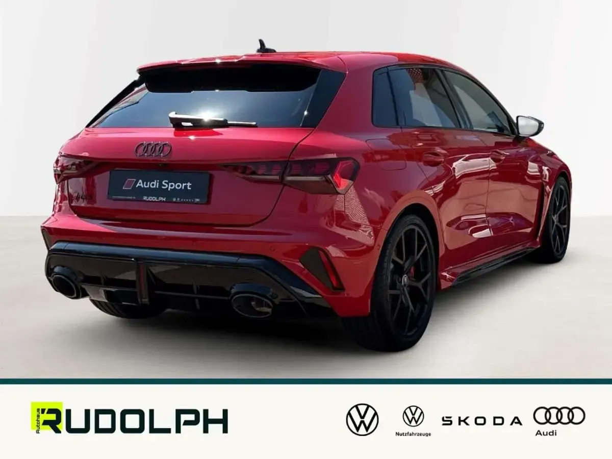 Neu Audi RS3 Sportback 400 PS (294 kW) 2026 Progressivrot metallic Kleinwagen