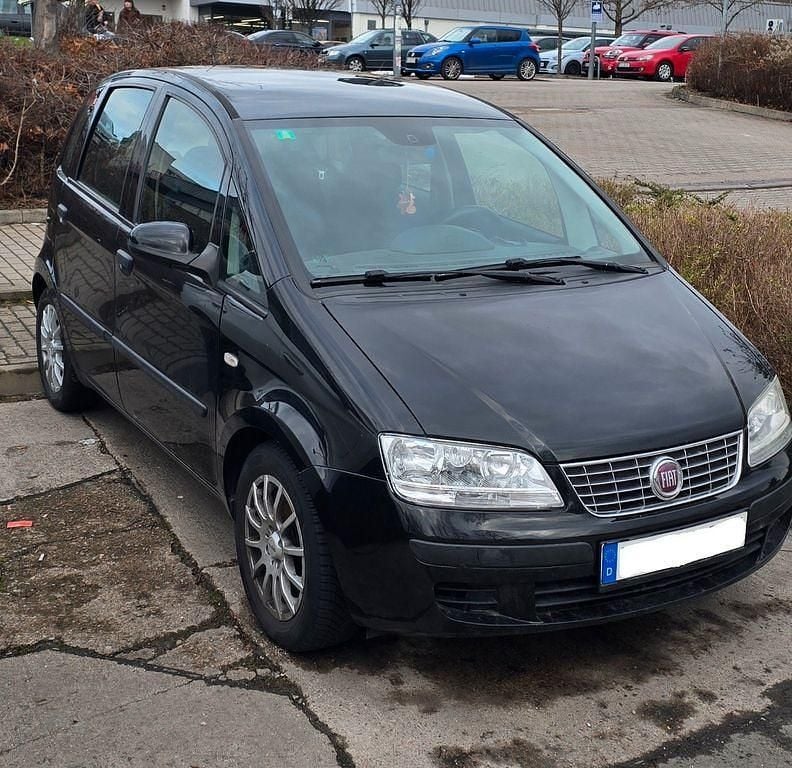 Gebraucht Fiat Idea 95 PS (69 kW) 2012 Schwarz Van / Kleinbus