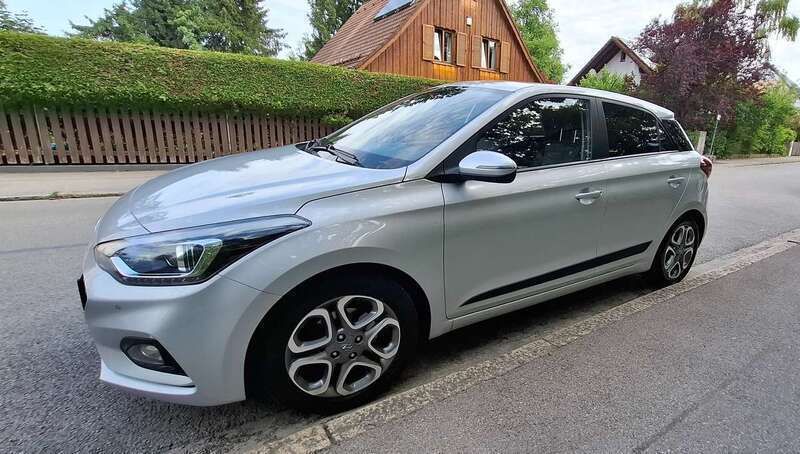 Silber Gebraucht 2019 Hyundai i20 Active Limousine | 9.150 € (Guter Preis) - Bild 1/4