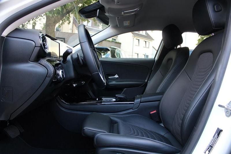 Polarweiss Gebraucht 2021 Mercedes A250 Advanced Limousine | 21.799 € (Superpreis) - Bild 1/4