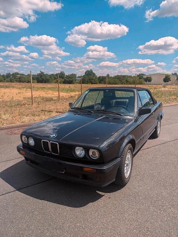 Schwarz Gebraucht 1992 BMW 318 Cabriolet Cabrio | 9.999 € - Bild 1/4