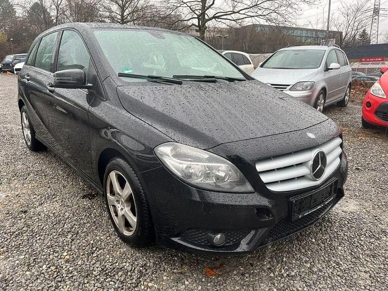 Gebraucht Mercedes B200 136 PS (100 kW) 2013 Schwarz Van / Kleinbus