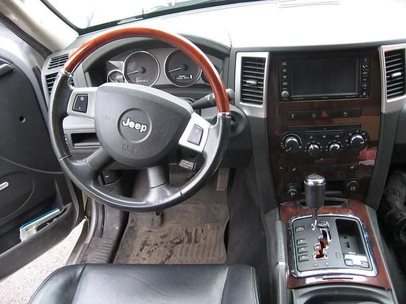 Silber Gebraucht 2010 Jeep Grand Cherokee Overland SUV | 7.689 € (Superpreis) - Bild 1/4