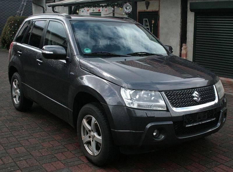 Gebraucht Suzuki Grand Vitara 129 PS (94 kW) 2012 Grau SUV